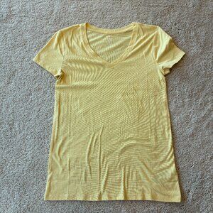 NWOT Gap Haven Yellow with White Flower V-Neck Cap Short-Sleeve Shirt Top Blouse